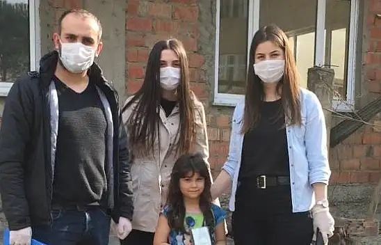 Minik Edanur'dan duygulandıran bağış