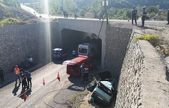 Otomobil alt yola uçtu, 1 ölü 4 yaralı