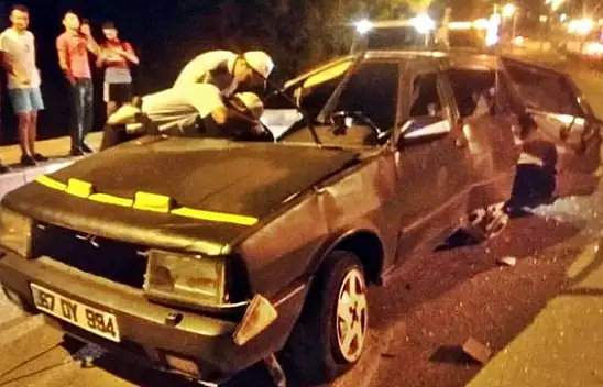 Otomobil hurdaya döndü, 1 yaralı