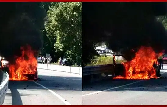 Seyir halindeki otomobil alev aldı