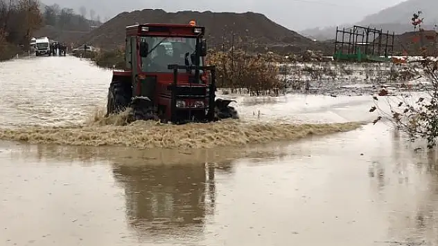 Kozcağız Kumluca yolu ulaşıma kapandı