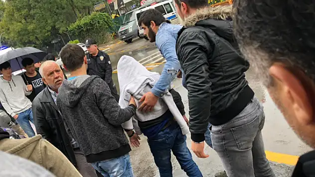 Meslek lisesi önünde kaza