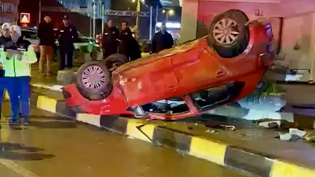 Akıllı kavşakta takla attı