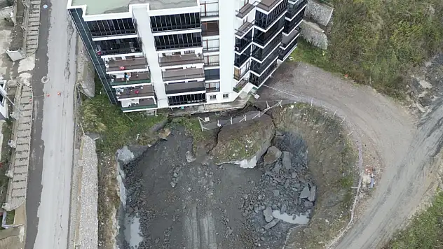 Amasra'da toprak kayması, 70 kişi tahliye edildi