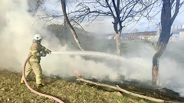 Arazide yakılan ateş lastiklere sıçradı