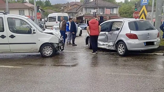 Kurtköy kavşakta kaza