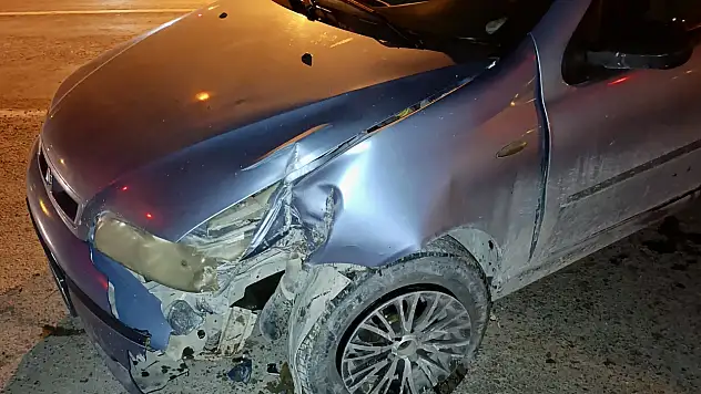 Otomobil ile kepçe çarpıştı