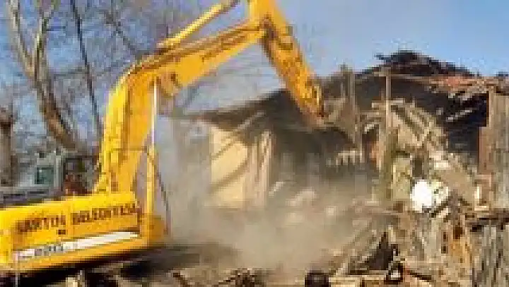 2 Katlı Ahşap Ev Böyle Yıkıldı