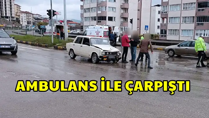 Ambulans ile çarpıştı