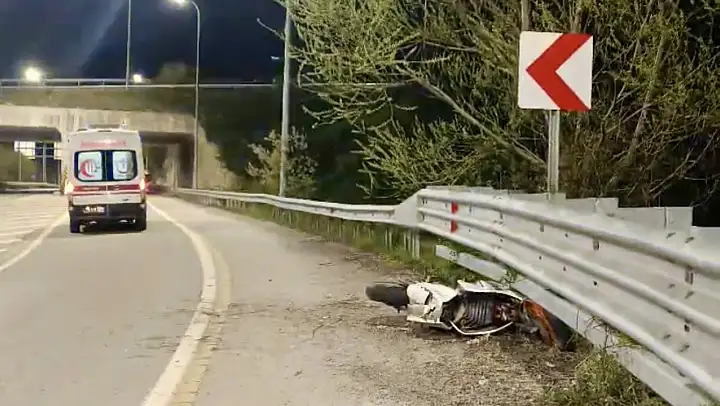 Tünel çıkışında bariyerlere çarptı