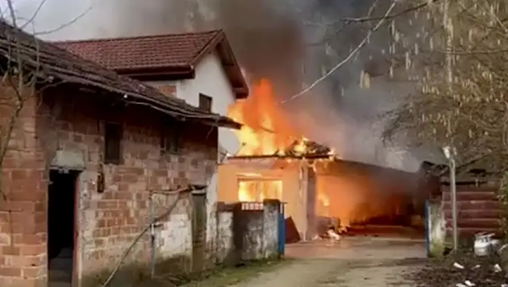 Bartın’da yaşlı çiftin evi yandı