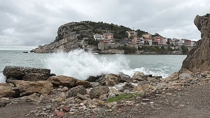 Amasra’da fırtına etkili oldu