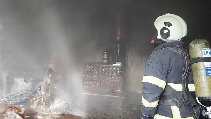 Köyde sobadan kaynaklı yangın