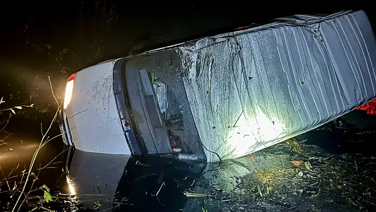 Minibüs Dere Yatağına Yuvarlandı