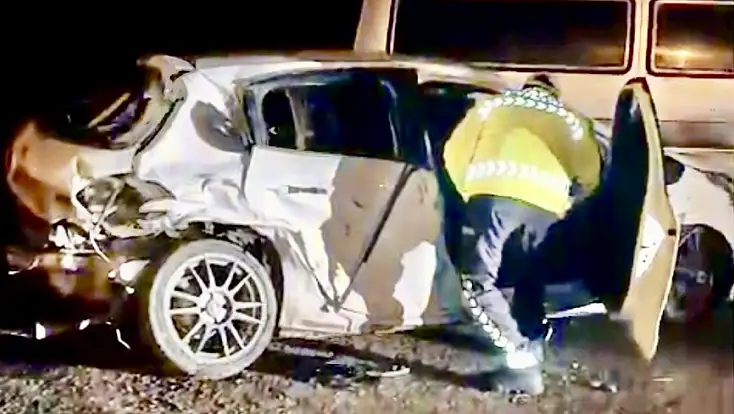 Park halindeki araca çarptı