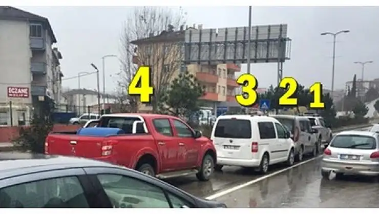 4 araç birbirine çarptı