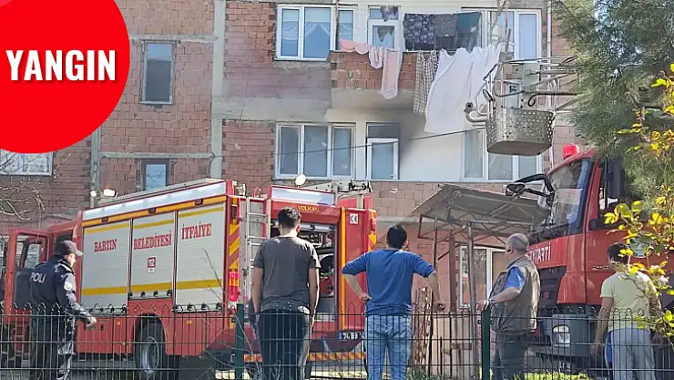 4 katlı binadan dumanlar yükseldi