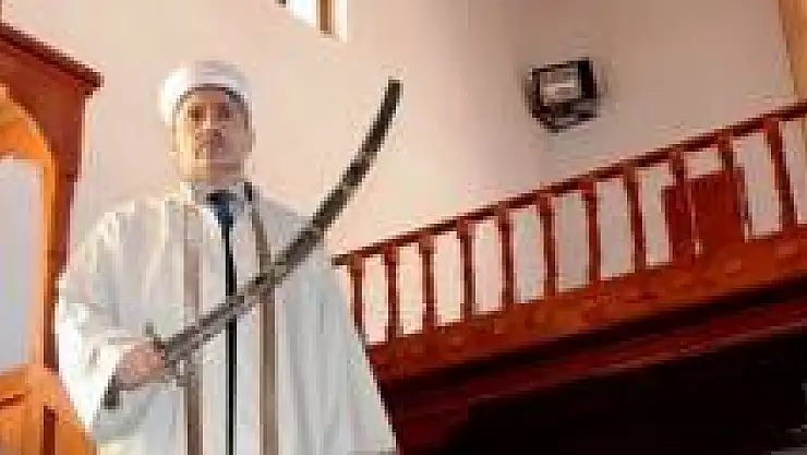 Amasra'da 555 Yıldır Hutbe Kılıçla Okunuyor