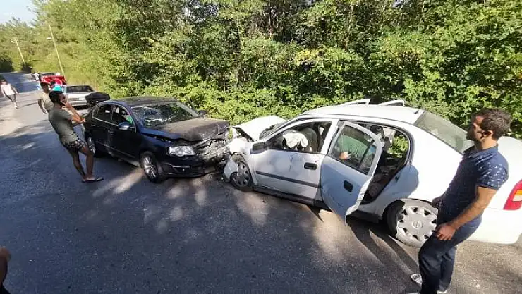 Amasra yolunda kaza, çarpıştılar