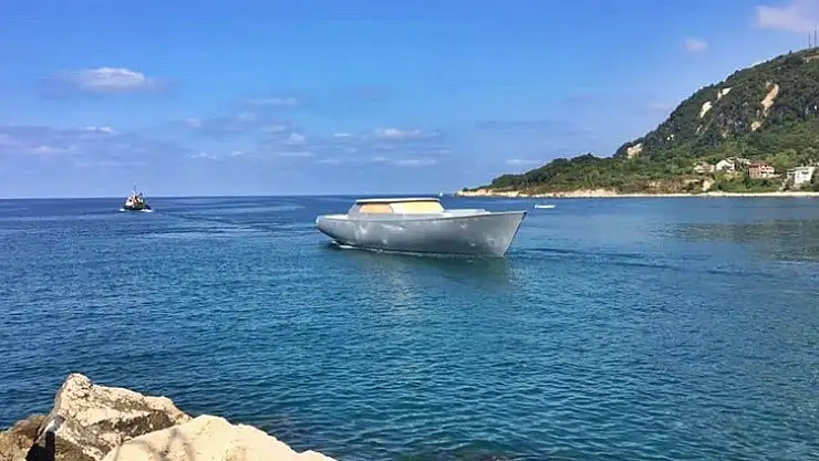 Amerika'dan sipariş olan yat denize indirildi