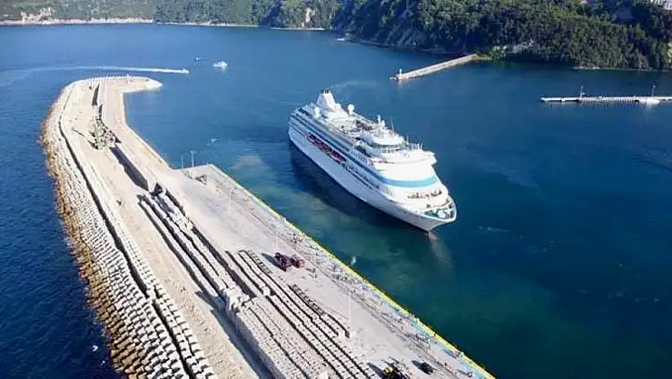 Astoria Grande yine dolup taştı