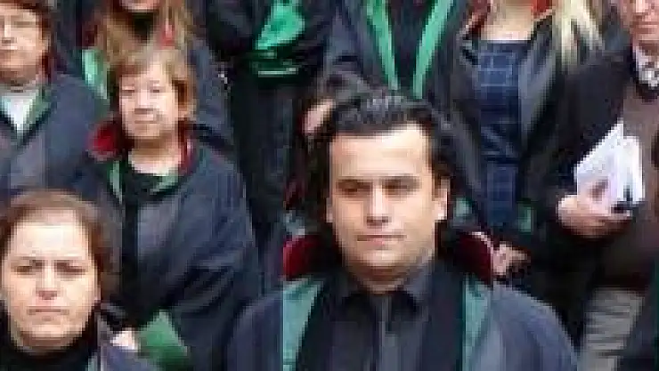 Avukatlar, Özgecan'ın öldürülmesini protesto etti