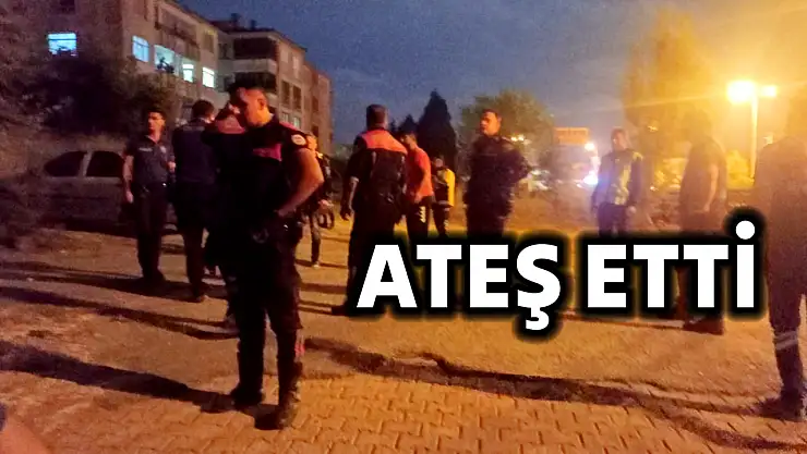 Balkondan tüfekle ateş etti