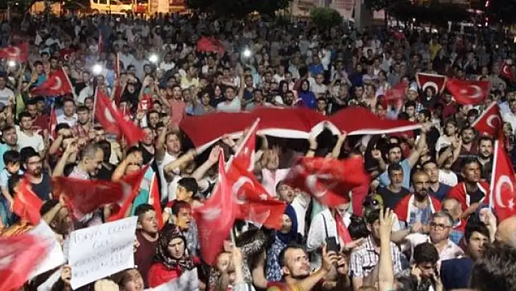 Bartın'da darbeye karşı yine uyumadı
