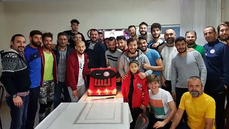 Bartınsporlu futbolculara pastalı moral