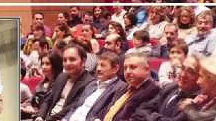 Başkan Akın Ferhangi Şeyler'i İzledi