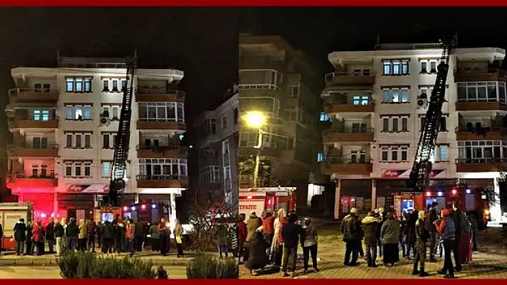 Beş katlı binanın çatısında yangın