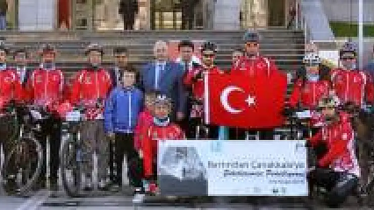 Bisikletliler Çanakkale yolunda