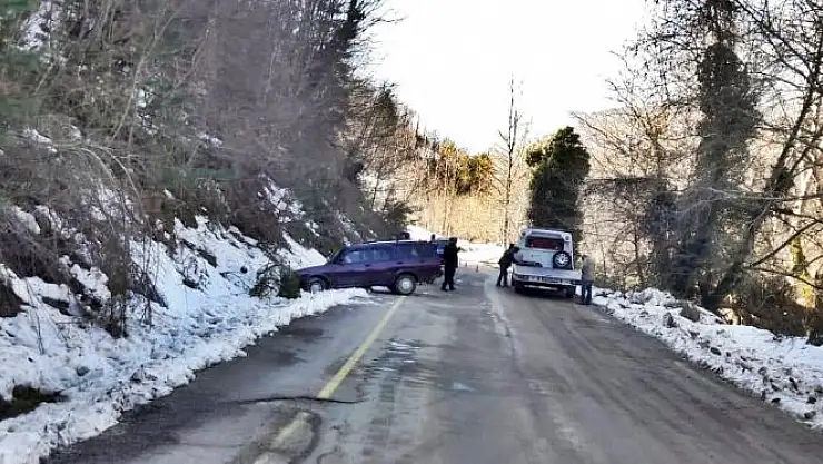 Buzlu zeminde kontrolden çıktı