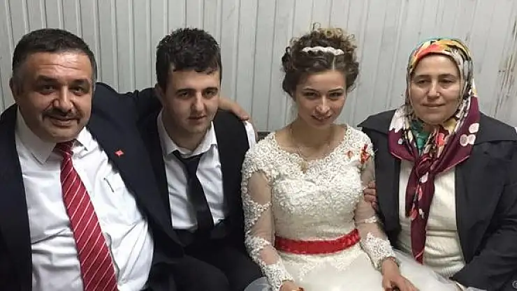Cezaevinden İzin Aldı, çocukluk aşkıyla evlendi