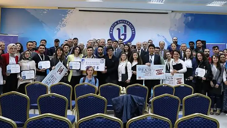 En başarılı proje sahiplerine ödülleri verildi
