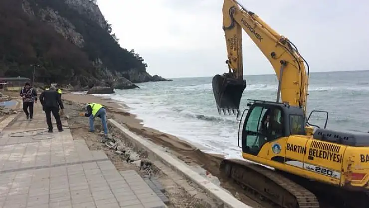 Fırtınada zarar gören yerler onarılıyor