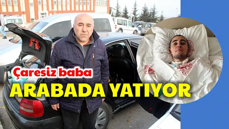 Hastane önünde oğlunu bekliyor