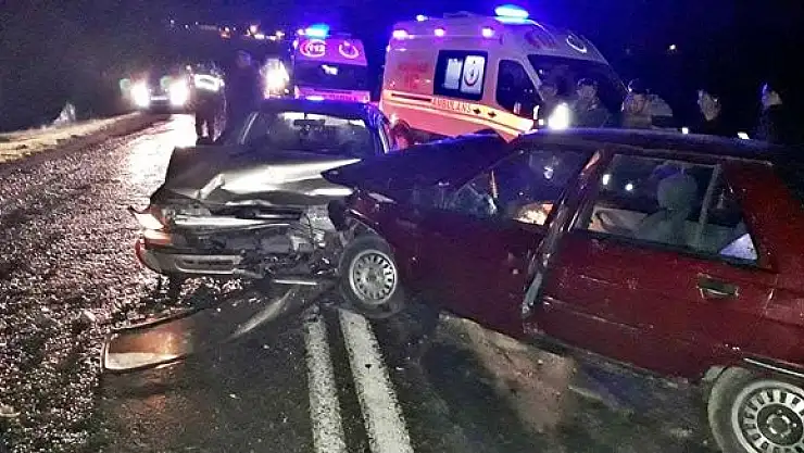 İki otomobil çarpıştı, 1 ölü 2 yaralı