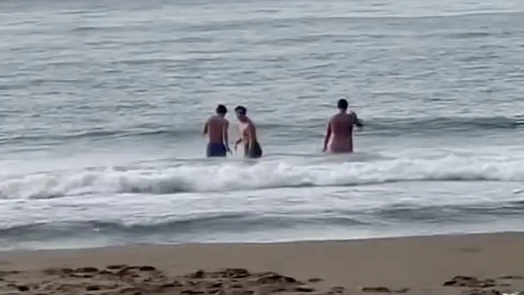 İnkumu sahilinde kasımda deniz keyfi