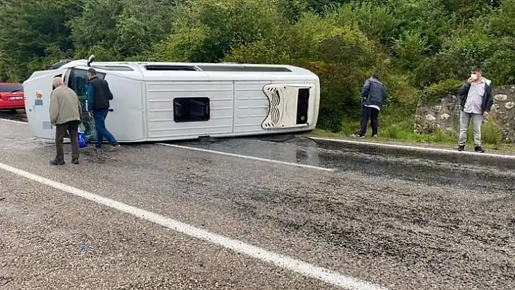 İşçi servisi devrildi
