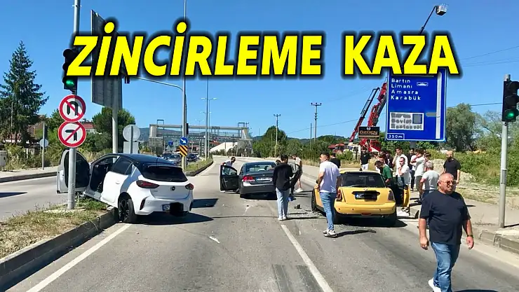 Işıklarda duran iki araca çarptı