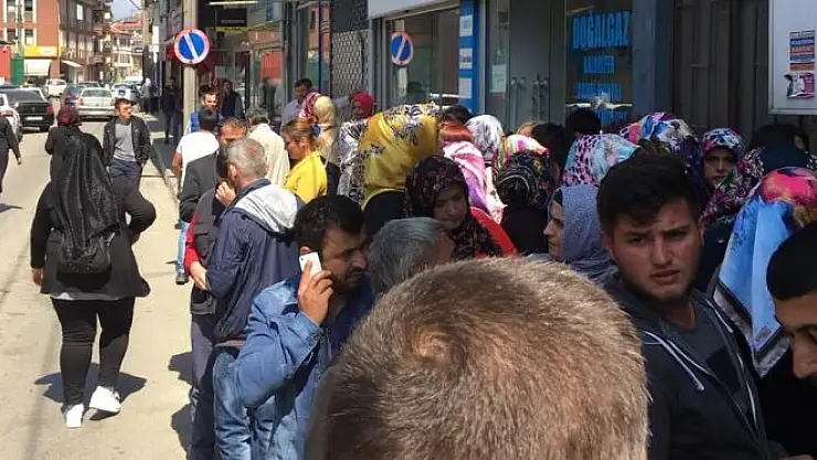 İŞKUR önünde uzun kuyruk