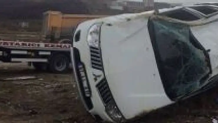 Kamyonet Takla Attı:1 yaralı