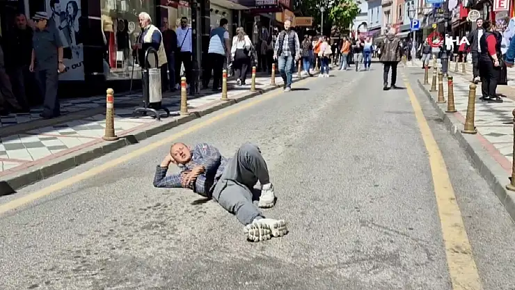 Kapanan caddeden ilginç görüntüler