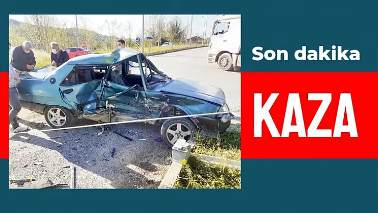 Kavşakta iki Tofaş çarpıştı