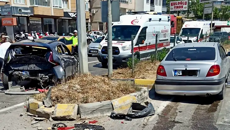 Kavşakta kaza, çok sayıda yaralı var