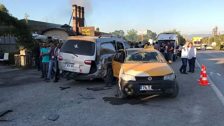 Kaza, İki araç çarpıştı