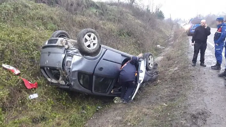 Kaza, otomobil ters döndü