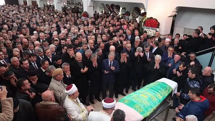 Köksal Toptan'ın annesi son yolculuğuna uğurlandı