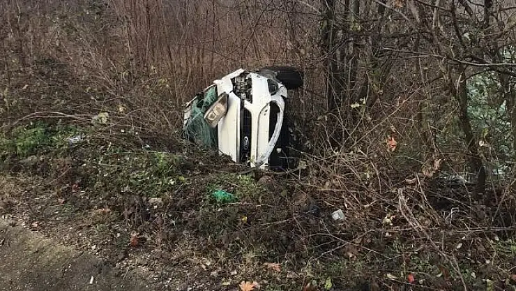 Kontrolden çıkan araç şarampole yuvarlandı